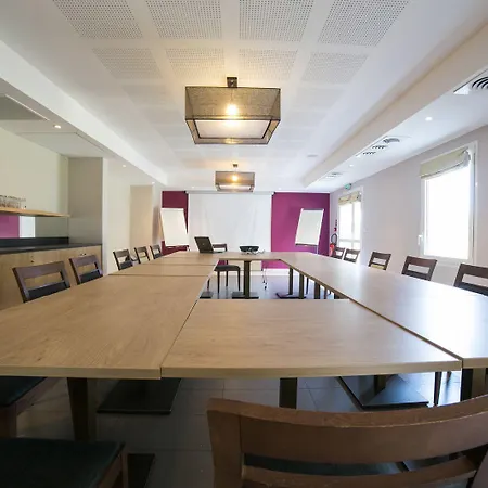 De La Louee מלון