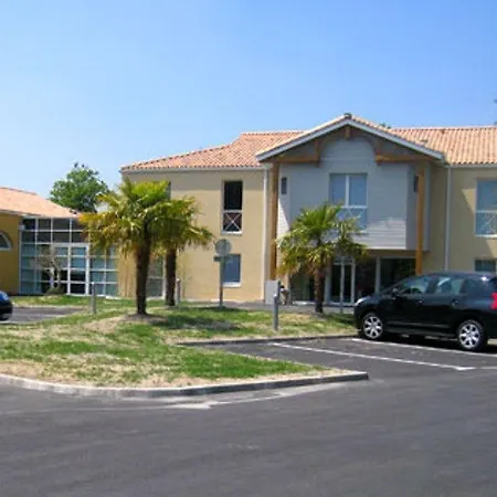 De La Louee מלון