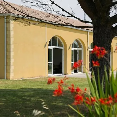De La Louee Hotel